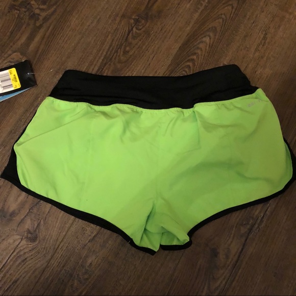 New Nike shorts green and black medium - Picture 3 of 4